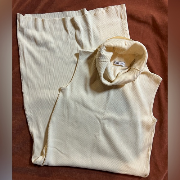 Cream Sleeveless Turtleneck Top - Picture 1 of 1